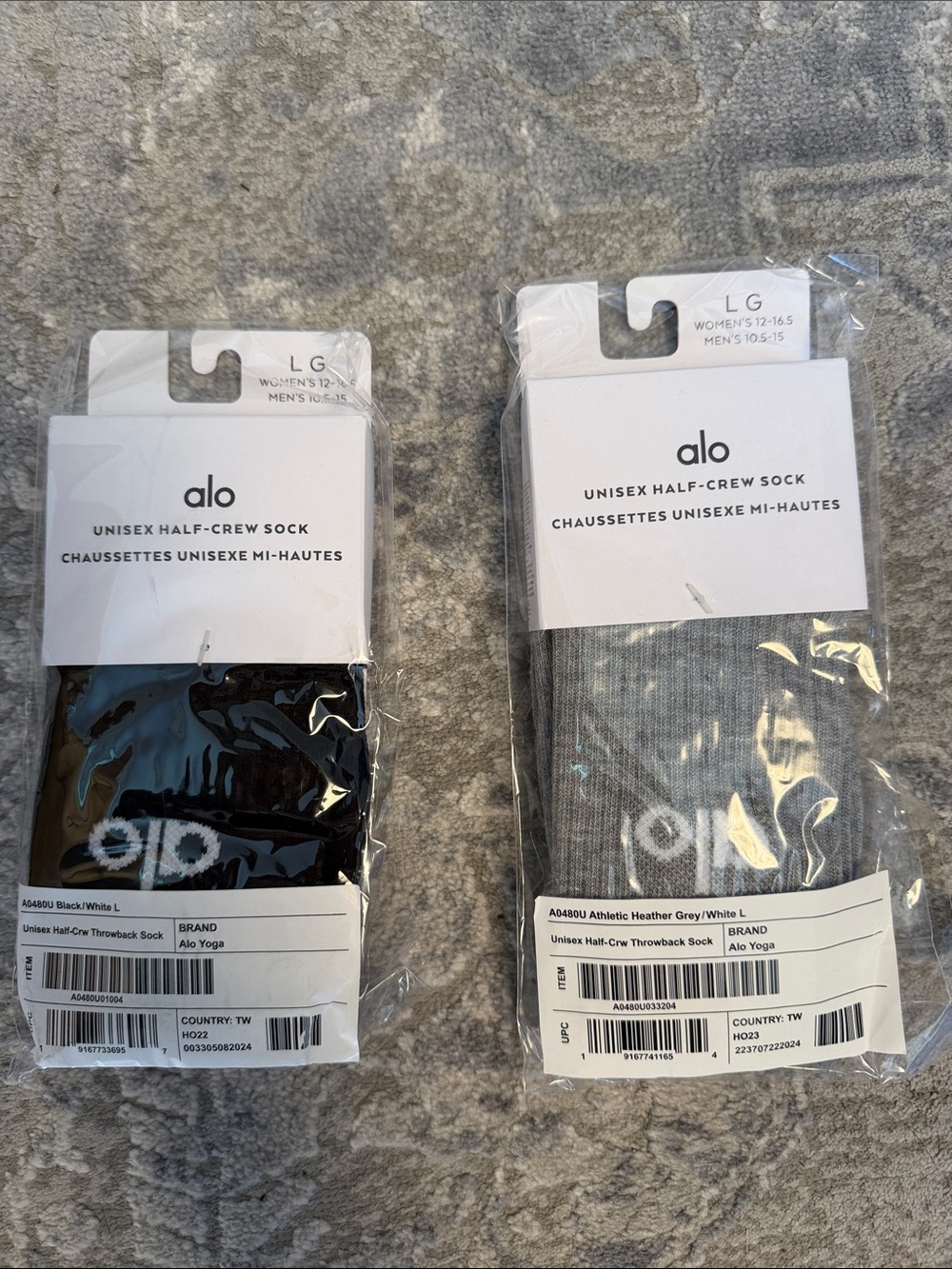 ALO Yoga Unisex Half-Crew Socks in Black & Heather Gray